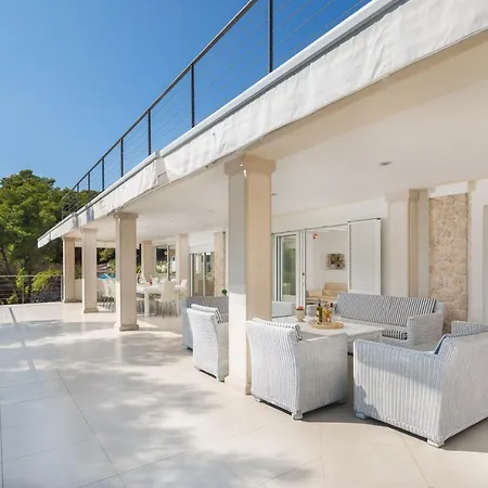 Oceanus Villa *