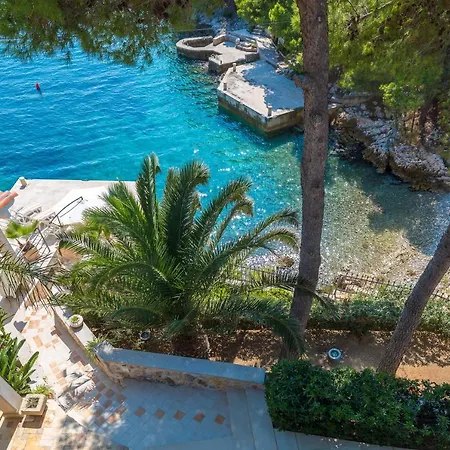Oceanus Hvar Town