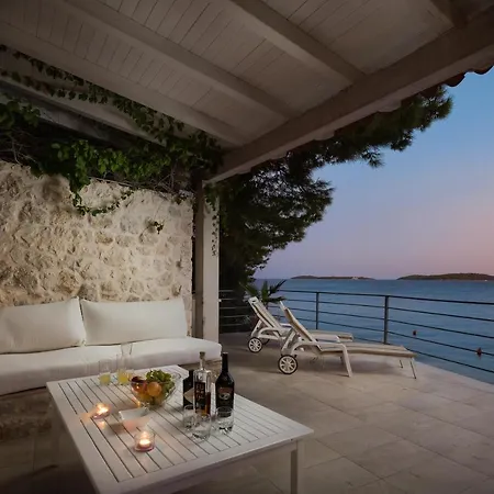 Oceanus * Hvar Town
