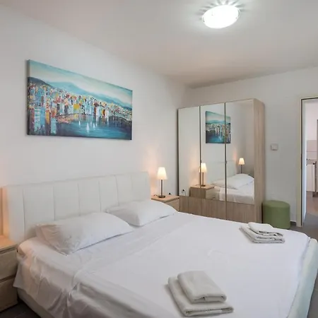 Oceanus Hvar Town