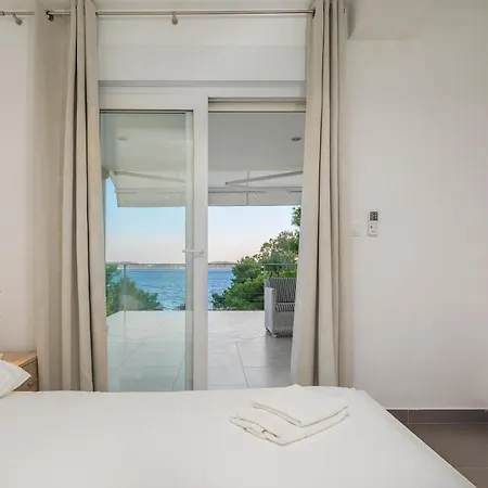 Oceanus Vila Hvar Town